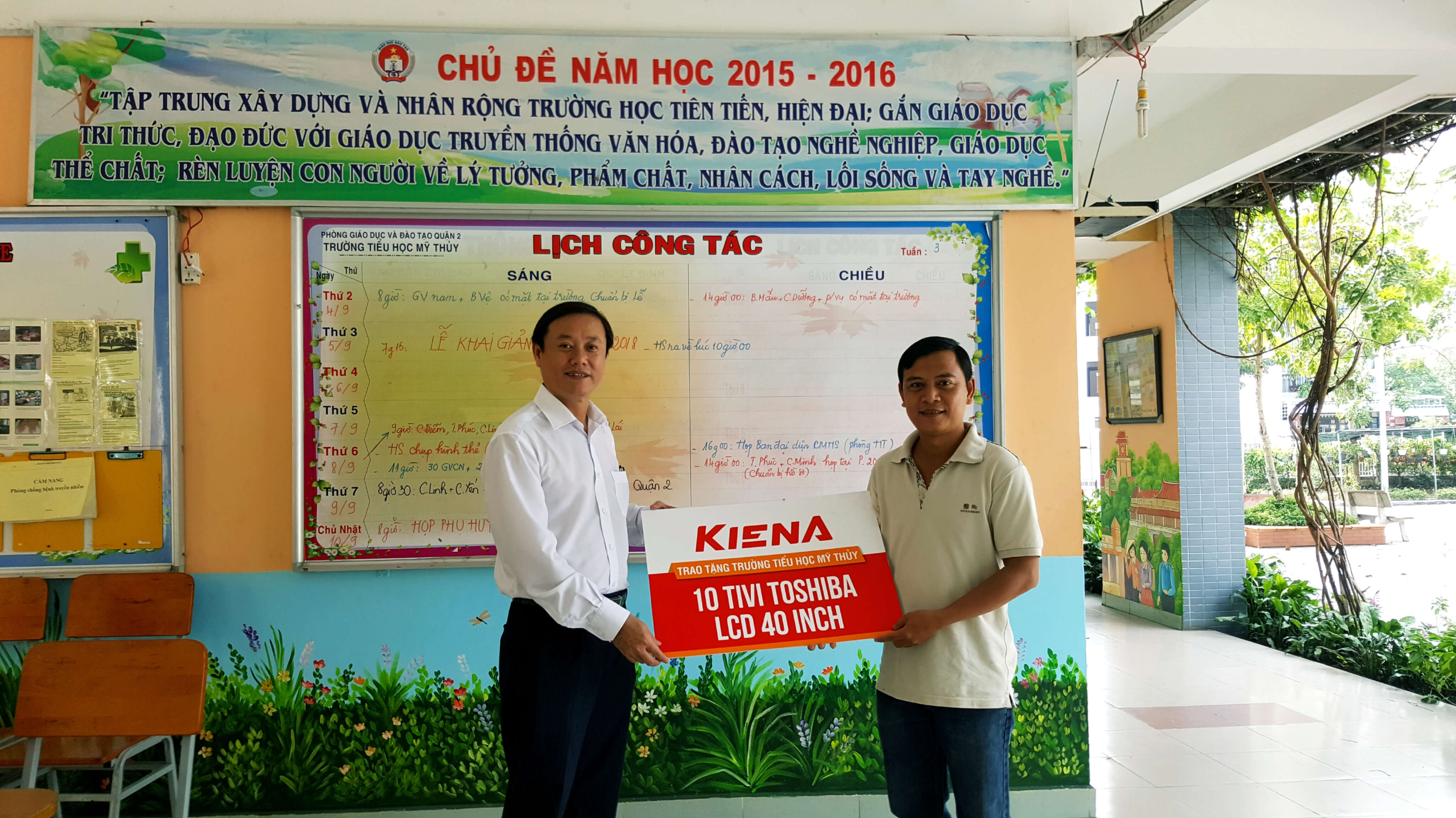 Trao tặng học bổng cho trường tiểu học Mỹ Thuỷ 2015 - 2016